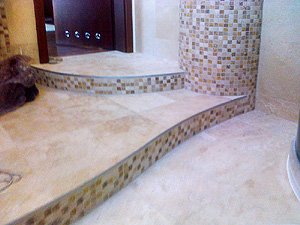 Wykonanie mozaiki płytkami.